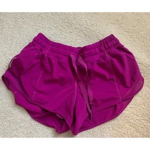 Lululemon Hotty Hot Short Sz 4 2.5 inch